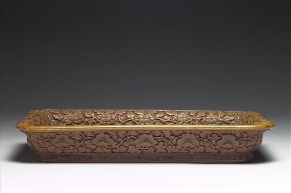 剔黃雙龍雲紋長方盤