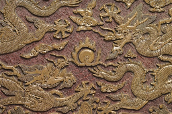 剔黃雙龍雲紋長方盤