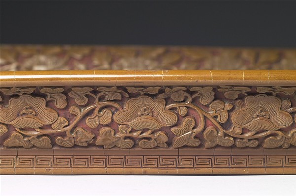 剔黃雙龍雲紋長方盤