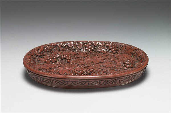 剔紅葡萄紋橢圓盤