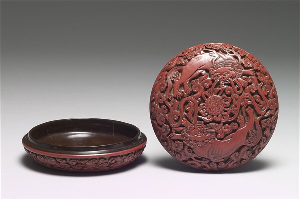 剔紅雙獅圖圓盒