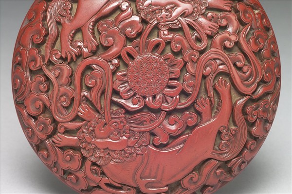 剔紅雙獅圖圓盒