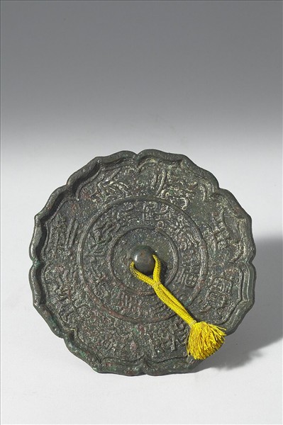 「福壽家安」菱花鏡