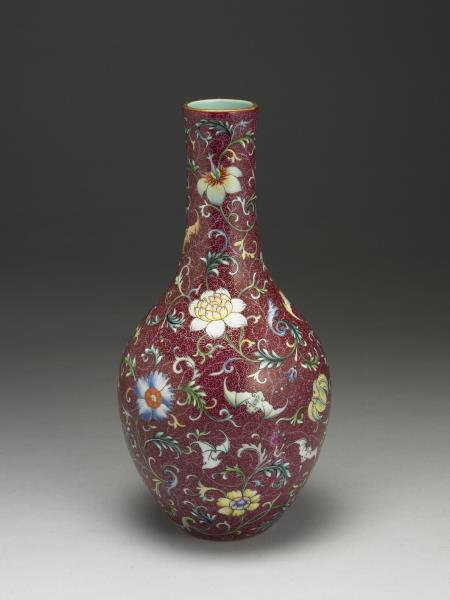 洋彩紅地剔花花卉膽瓶