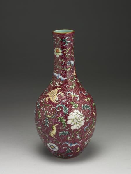 洋彩紅地剔花花卉膽瓶