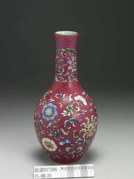 洋彩紅地錦上添花膽瓶