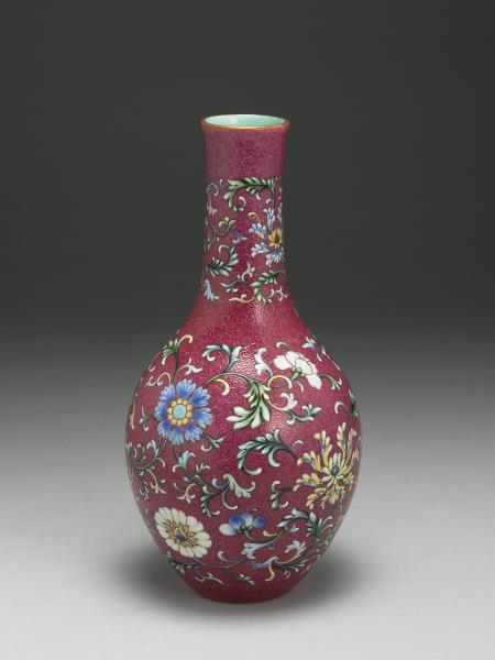 洋彩紅地錦上添花膽瓶