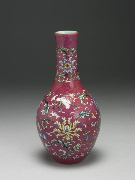 洋彩紅地錦上添花膽瓶