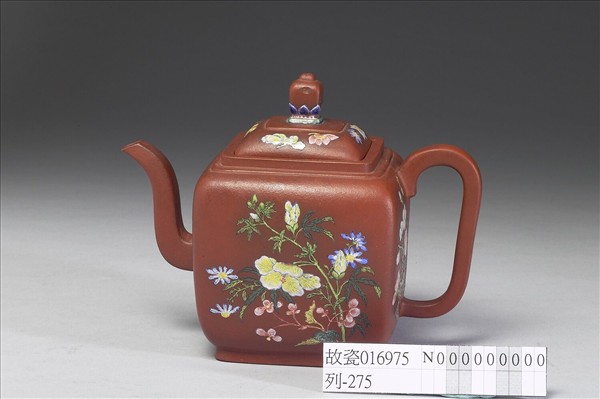 宜興胎畫琺瑯四季花卉方壺