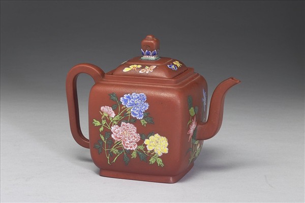 宜興胎畫琺瑯四季花卉方壺