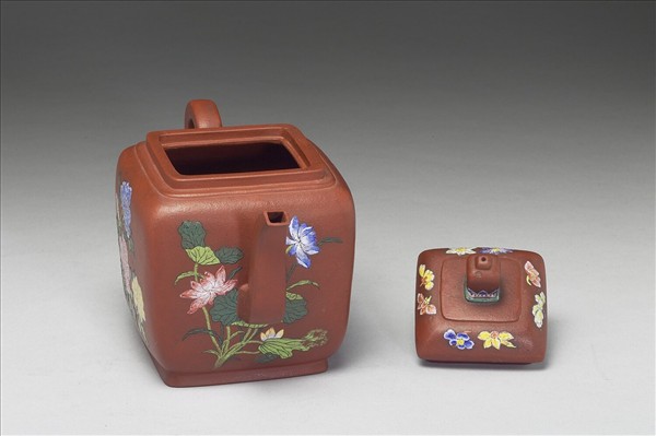 宜興胎畫琺瑯四季花卉方壺