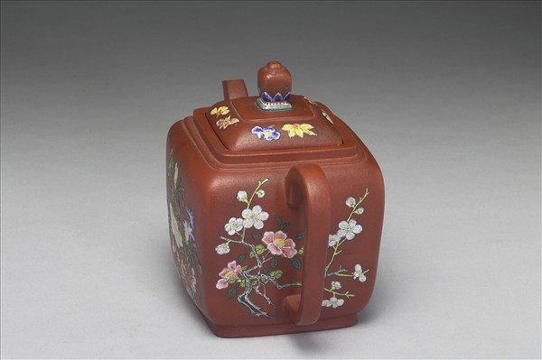 宜興胎畫琺瑯四季花卉方壺