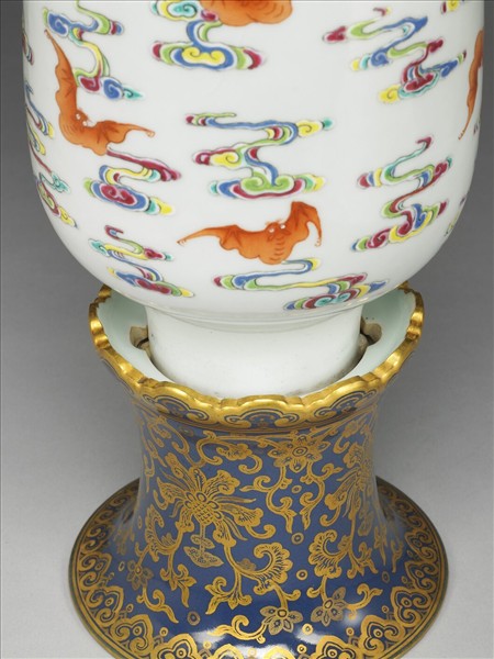 洋彩玲瓏轉旋瓶