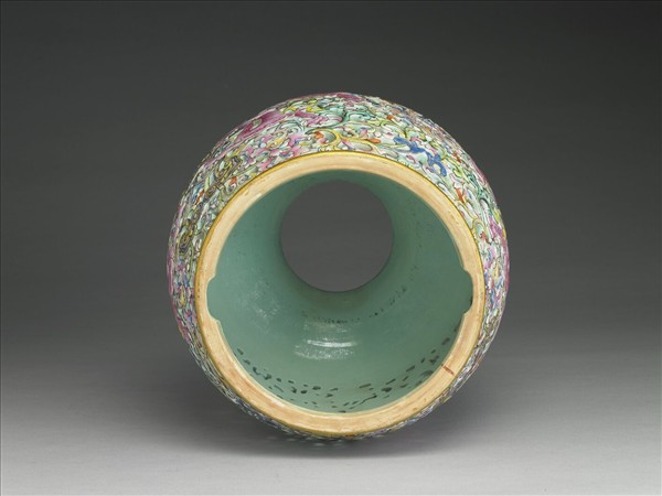 洋彩玲瓏轉旋瓶