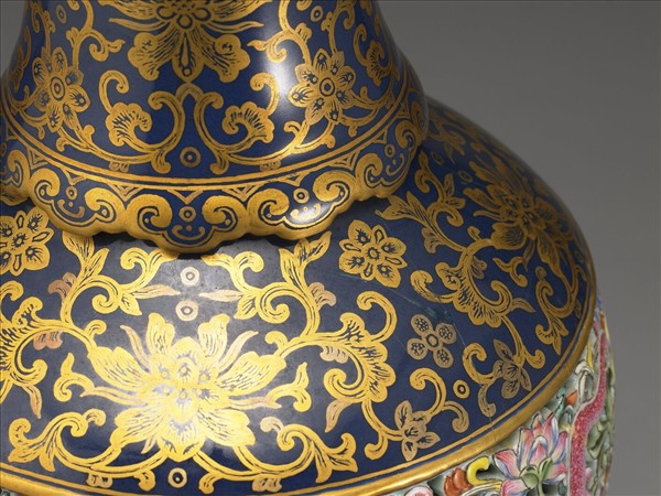 洋彩玲瓏轉旋瓶