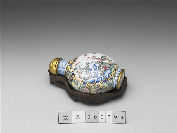 銅胎畫琺瑯蝙蝠花卉紋鼻煙壺