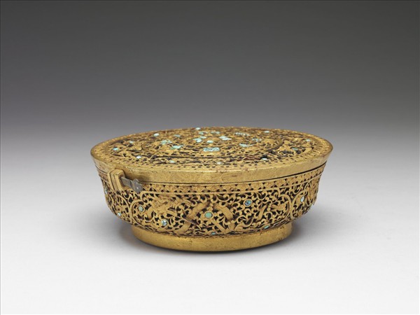 鐵鍍金鏤空雲龍八寶紋盒