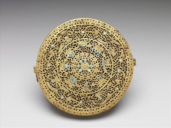 鐵鍍金鏤空雲龍八寶紋盒