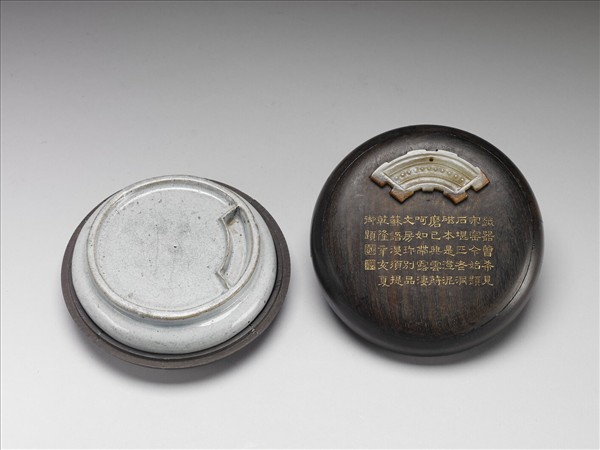 月白釉圓硯