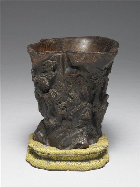 沉香木雕山水筆筒