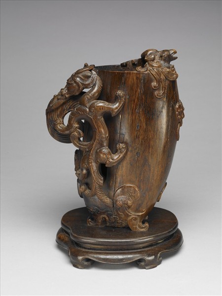 茄楠木雕螭虎龍尾觥