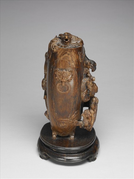 茄楠木雕螭虎龍尾觥