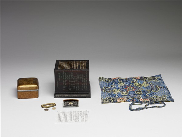 繡花卉火鐮荷包