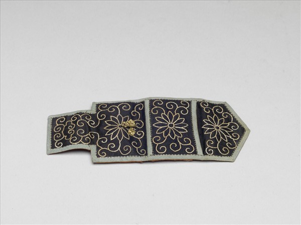 繡花卉火鐮荷包