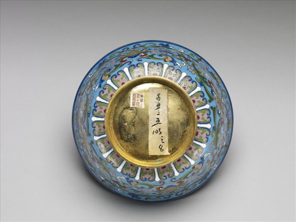 掐絲琺瑯番蓮紋碗