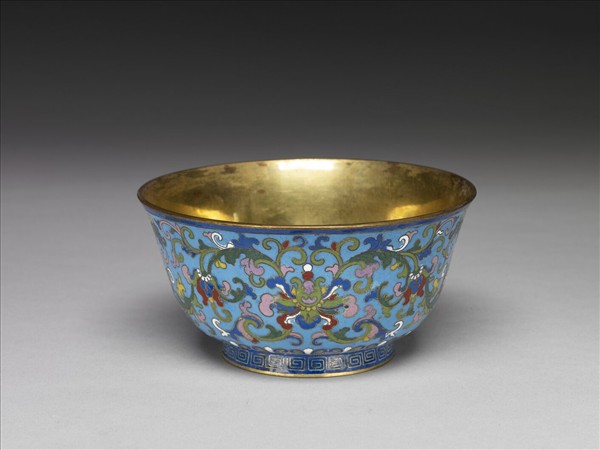 掐絲琺瑯番蓮紋碗