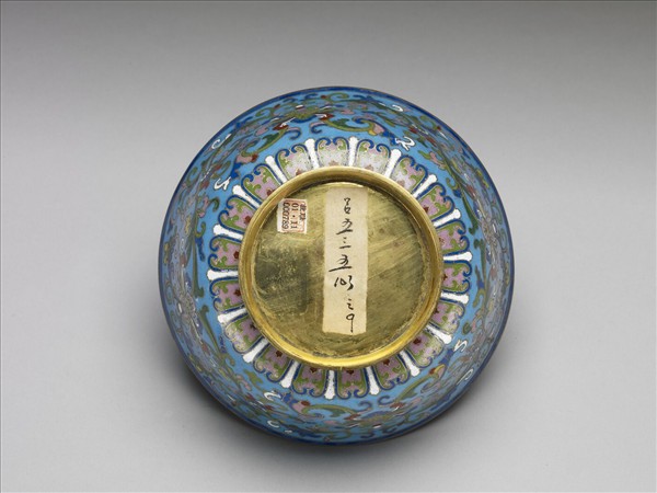 掐絲琺瑯番蓮紋碗