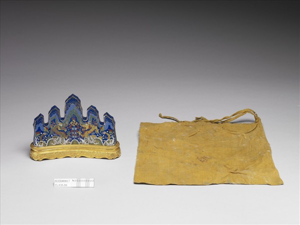 掐絲琺瑯龍紋筆山