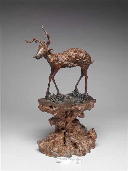 木根雕鹿銜靈芝
