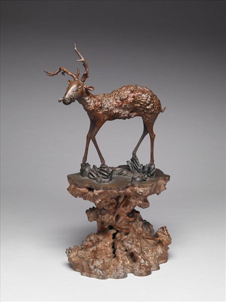 木根雕鹿銜靈芝