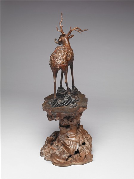 木根雕鹿銜靈芝