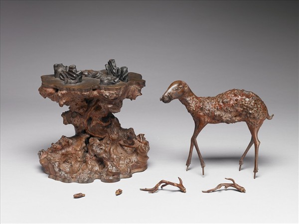 木根雕鹿銜靈芝