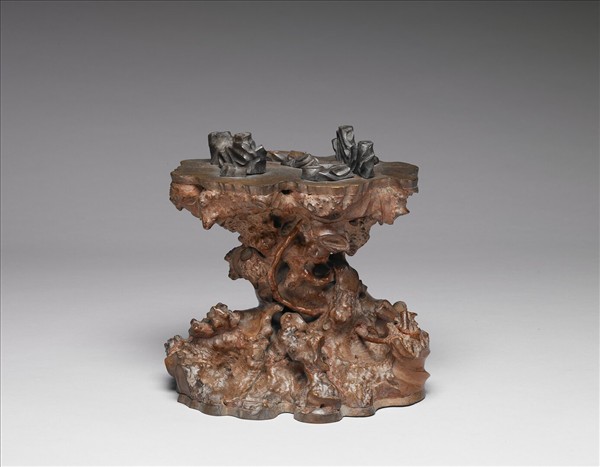 木根雕鹿銜靈芝