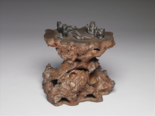 木根雕鹿銜靈芝