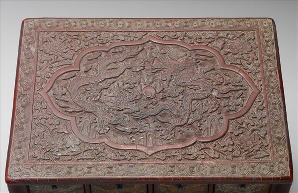 剔紅人物帶屜匣