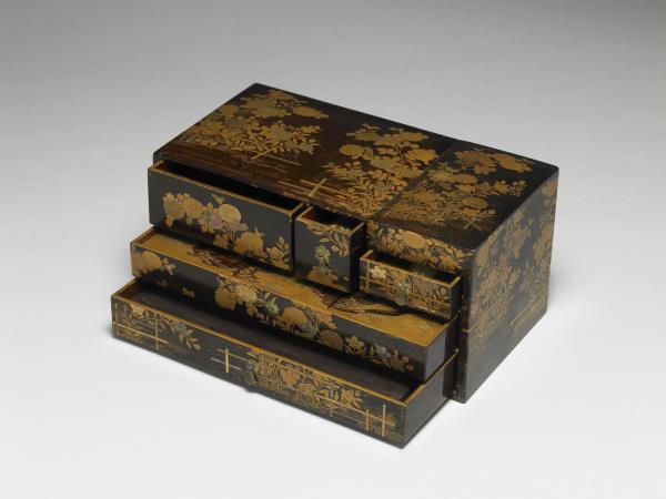蒔繪菊籬螺鈿三層屜盒