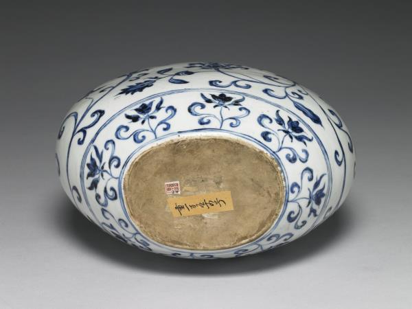 青花番蓮紋扁壺