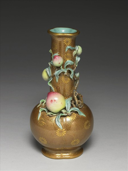 褐釉描金蟠桃瓶