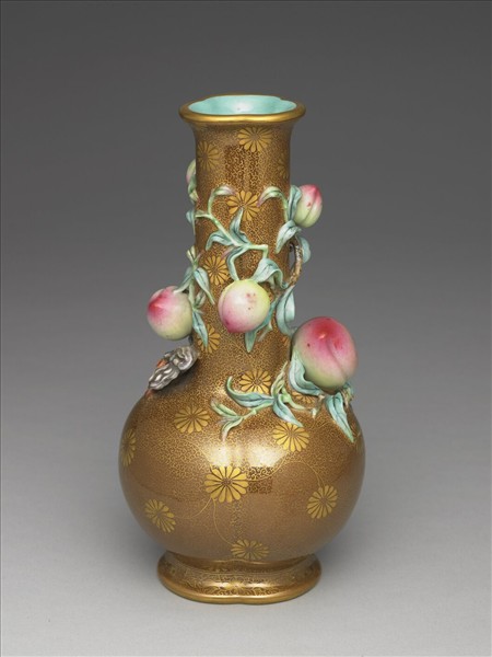 褐釉描金蟠桃瓶