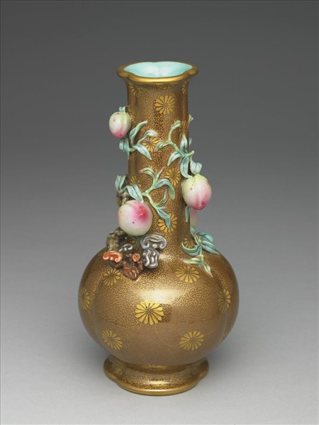 褐釉描金蟠桃瓶