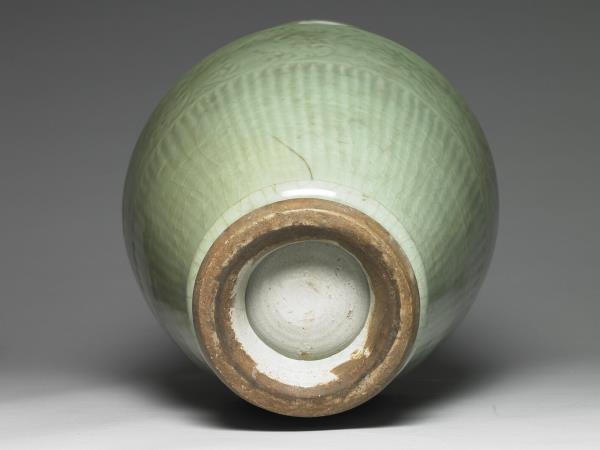 龍泉窯 青瓷劃花花卉紋鳳尾瓶