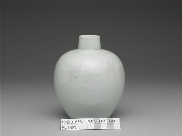 甜白釉尊