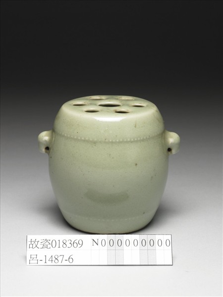 青瓷蓮蓬式繡墩