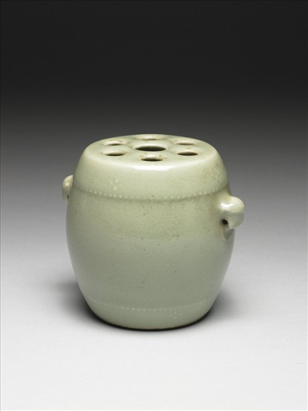 青瓷蓮蓬式繡墩