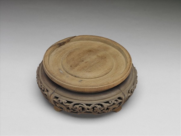 卷草紋圓形木座