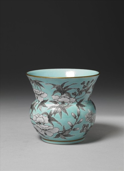 粉彩綠地花鳥渣斗